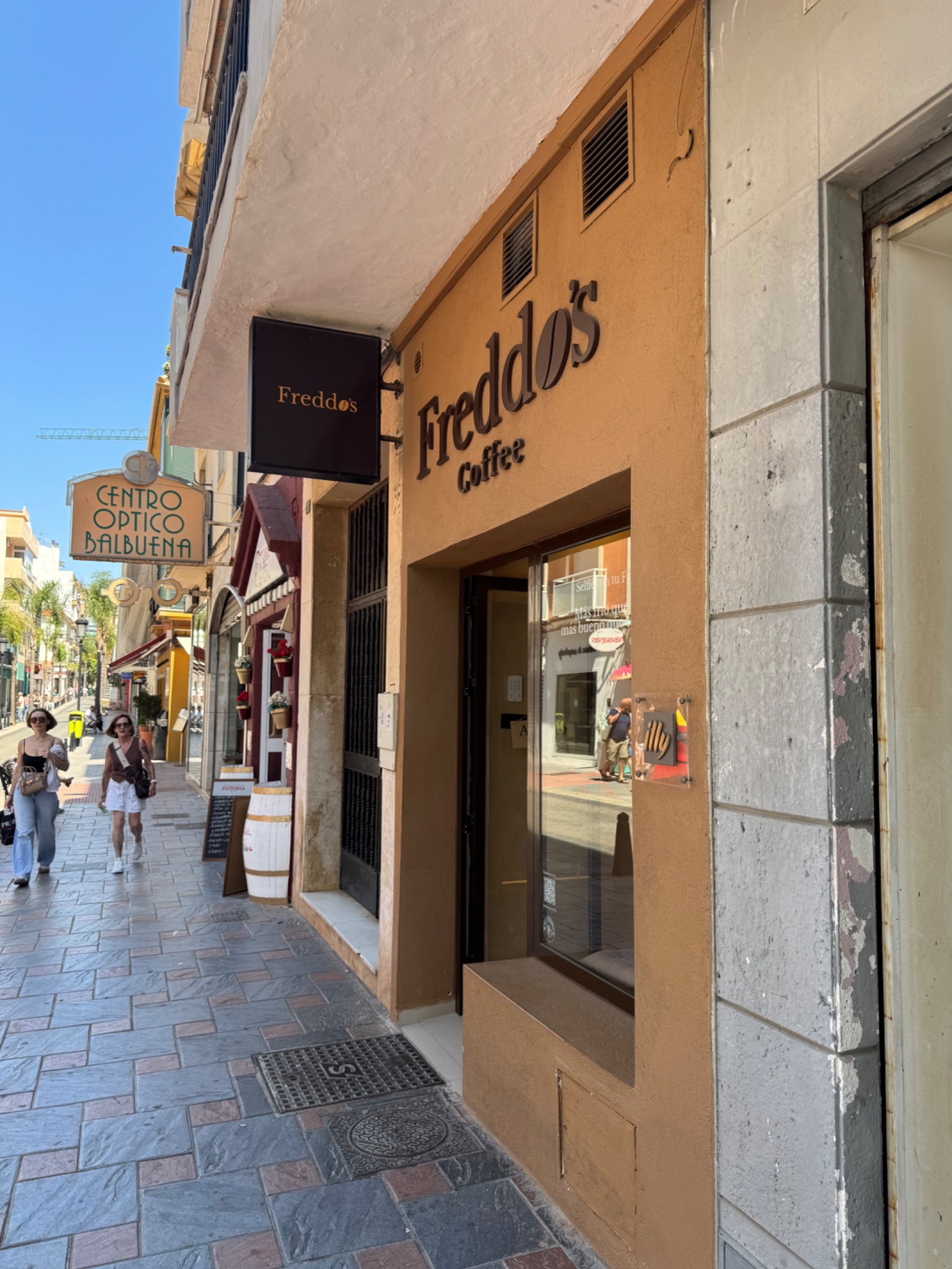 Die Freddo's-Coffee-Fassade in Fuengirola